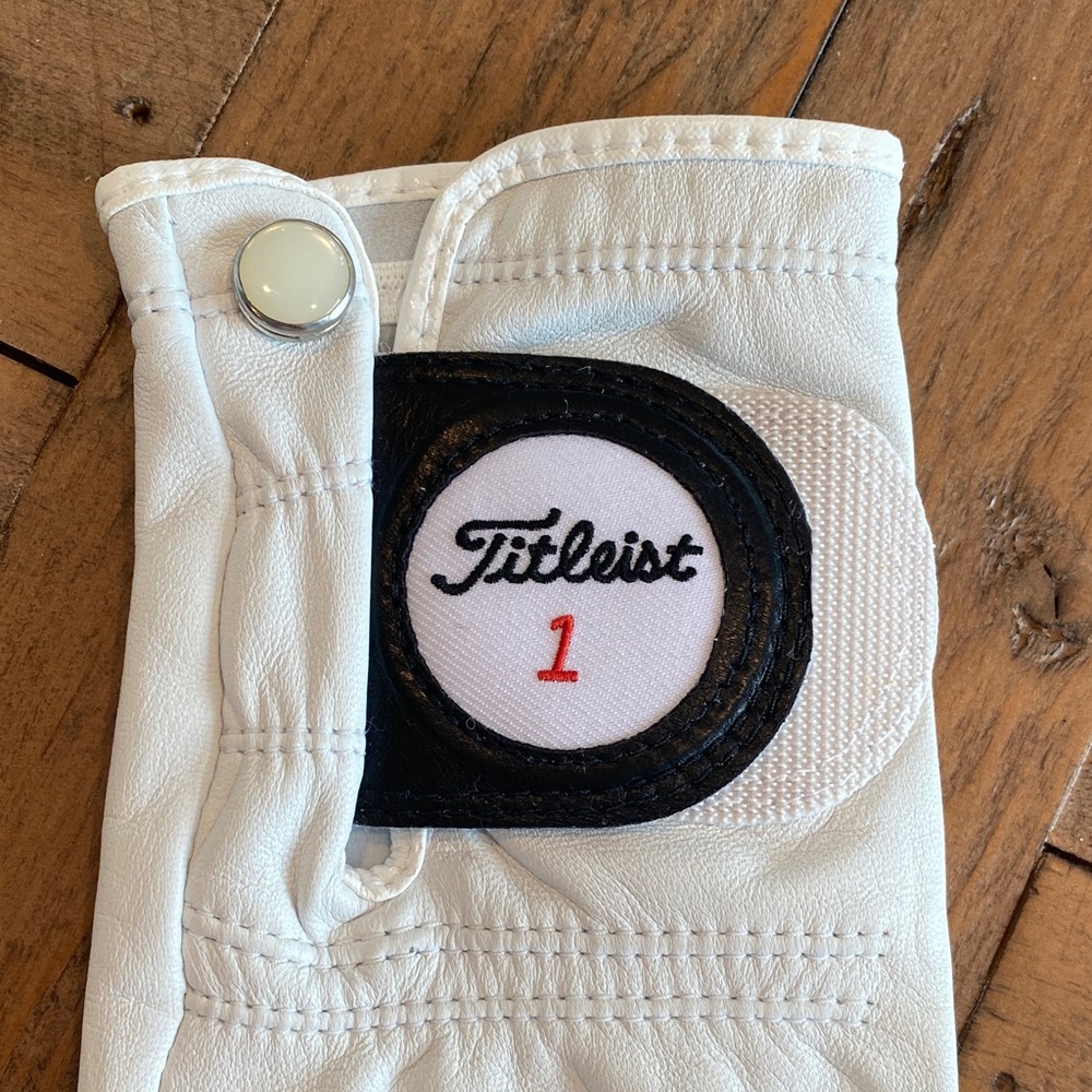 Titleist Women’s Left Handed Player Golf Glove - Picture 2 of 6